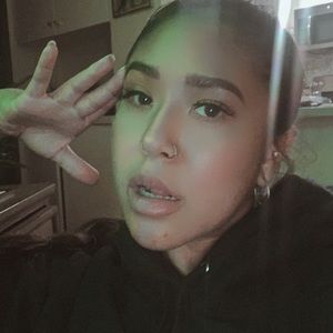 Meet your Posher, Simone